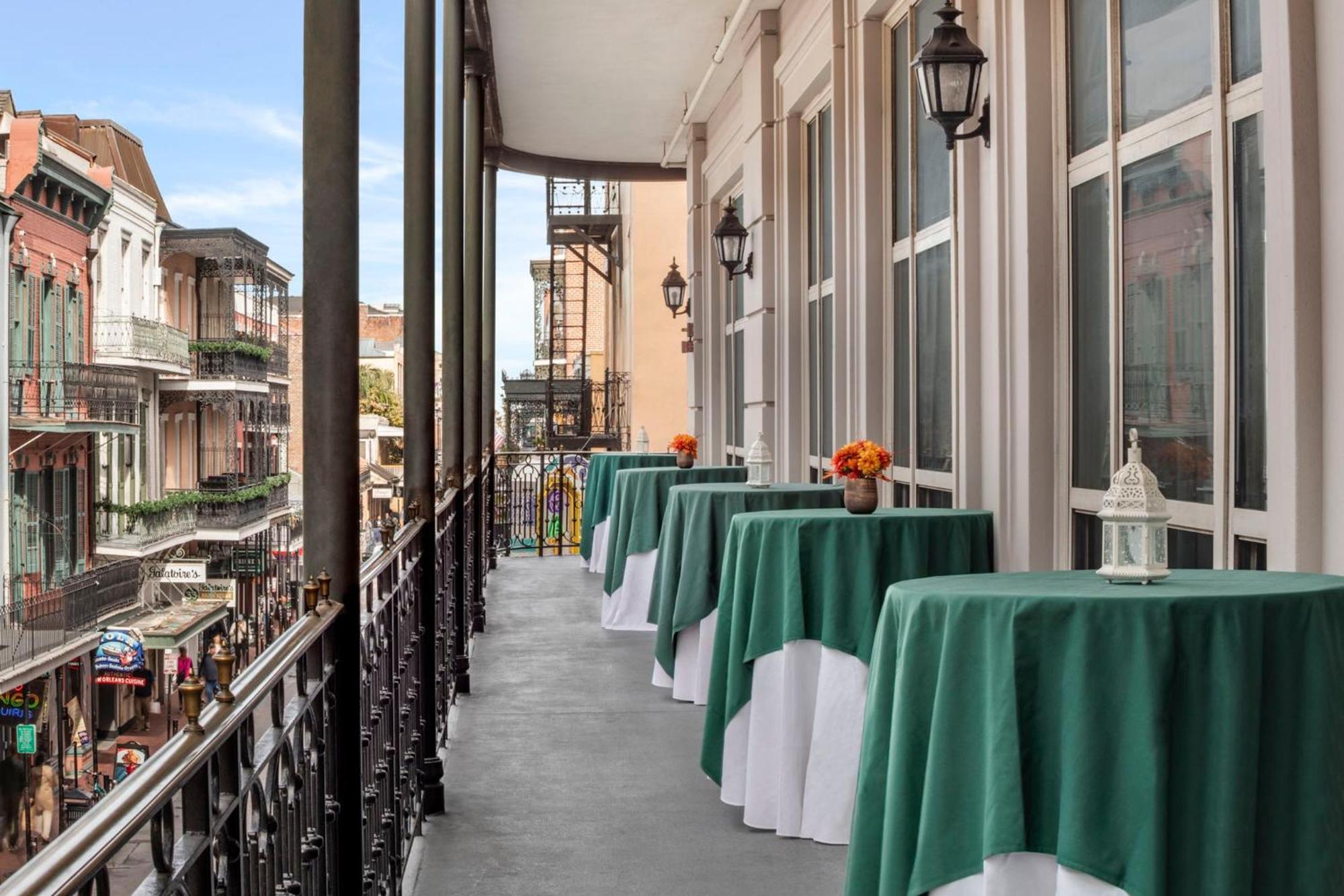 Astor Crowne Plaza- Corner Of Bourbon Street Hotel New Orleans Exterior photo