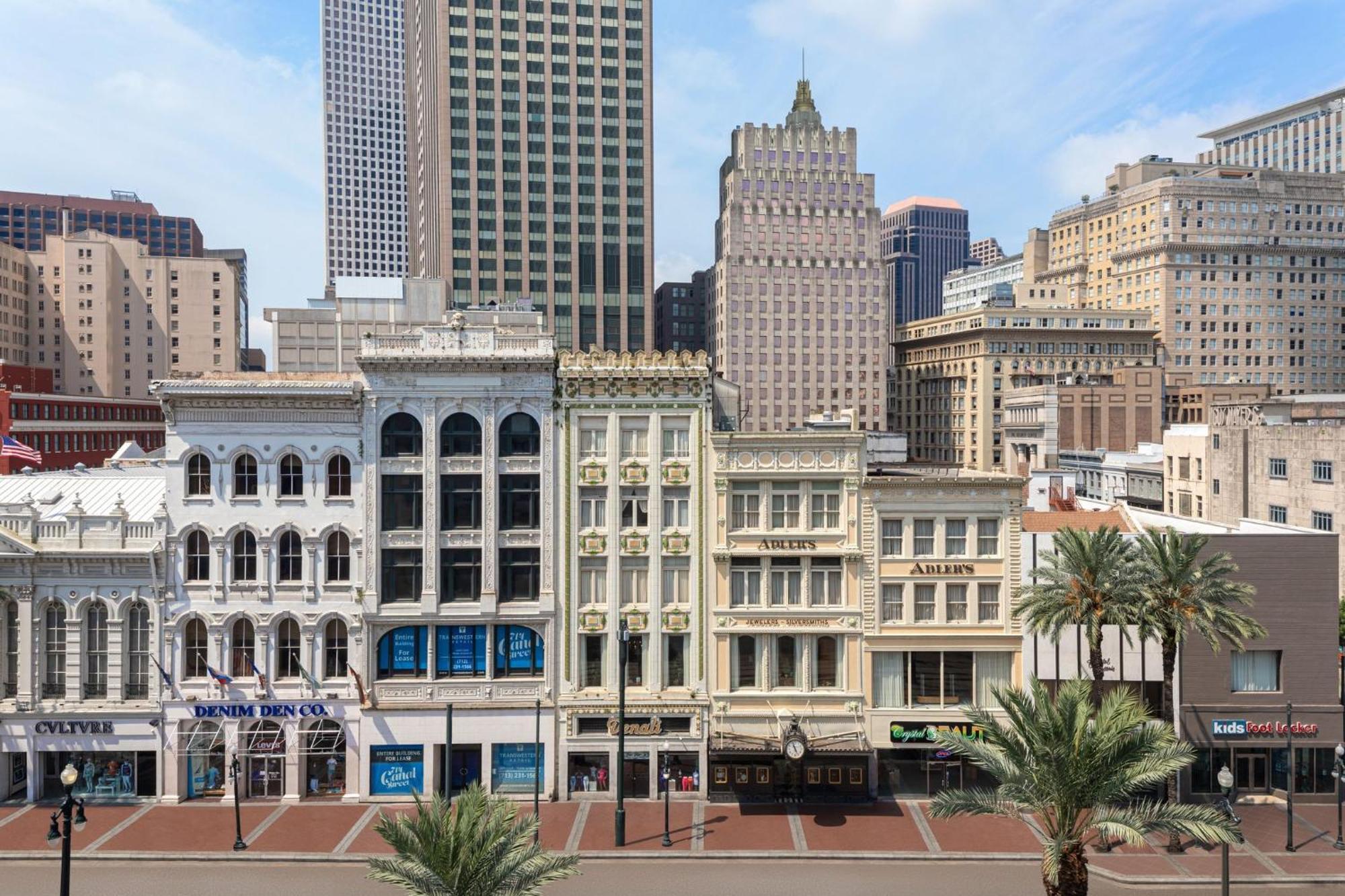 Astor Crowne Plaza- Corner Of Bourbon Street Hotel New Orleans Exterior photo